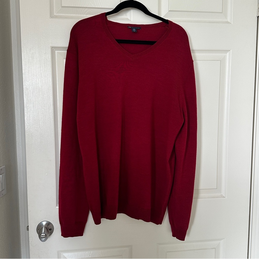 GAP Men's Deep Red V-Neck Sweater